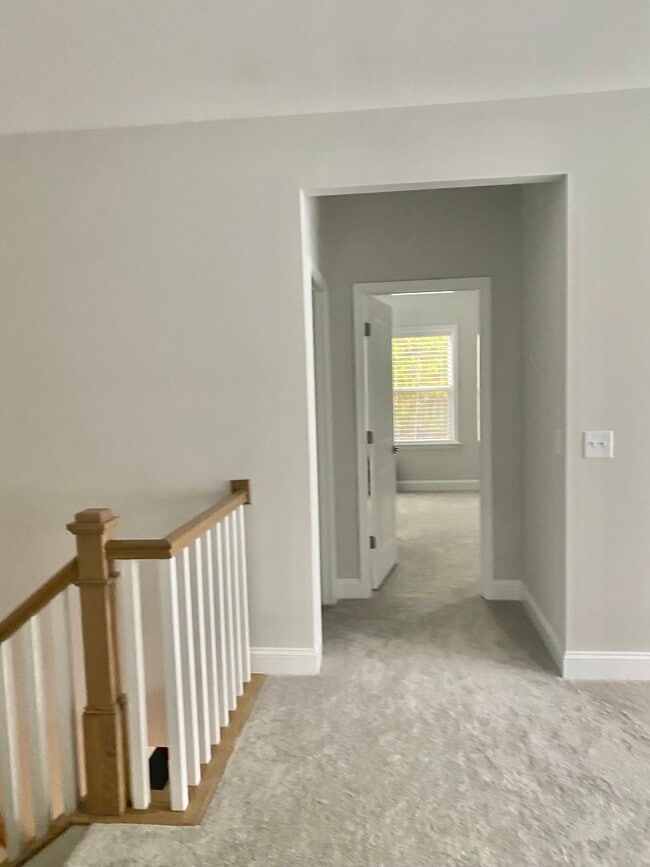 Building Photo - 586 The Parks Dr