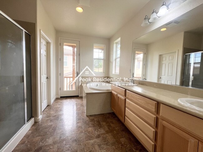 Building Photo - Beautiful 4bd/2.5ba Folsom Home with 2 Car Garage!