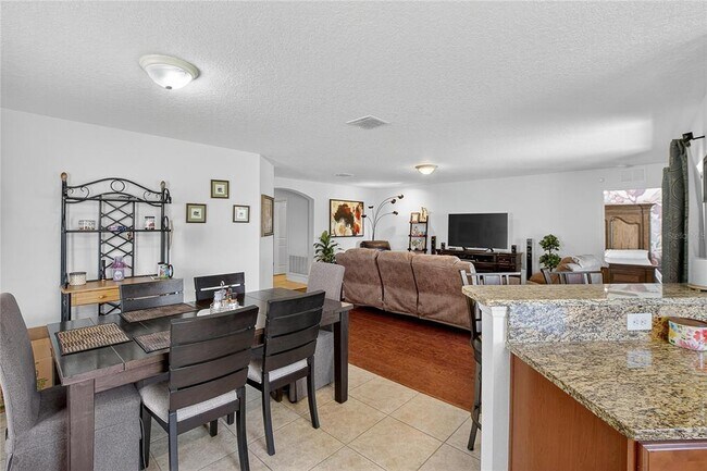 Building Photo - 2133 Geneva Dr