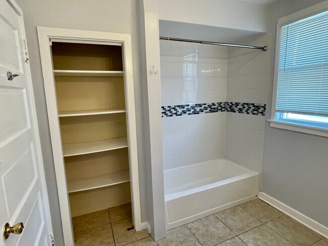 Building Photo - 1397 Brown St