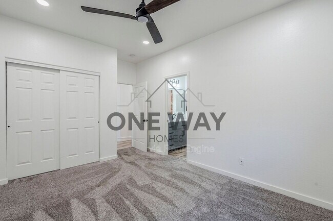 Building Photo - 760 N Swan Dr