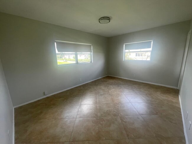 Building Photo - 7600 NW 5th Ct
