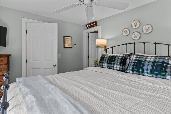 Building Photo - 99 Coggeshall Ave