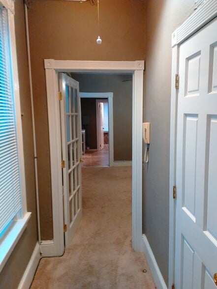 Hall / TV Room - 1340 S Hanover St