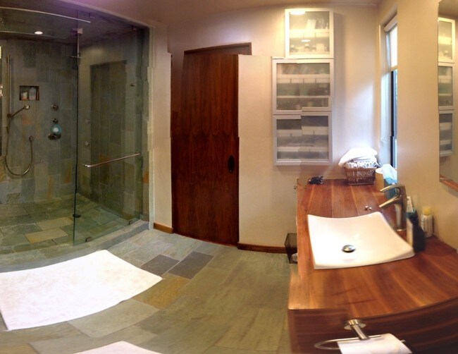 Primary bath - 11818 Pacific Ave