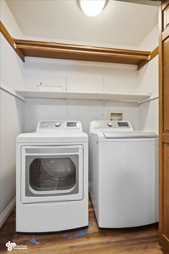 Building Photo - Recently Updated 2BR + Office / 1BA Home Near Seldon Road