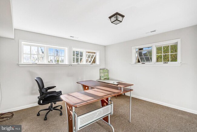 Building Photo - 9232 Forest Haven Dr