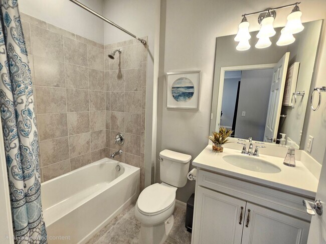 Building Photo - Annual Furnished 2 Bedroom 2 Bathroom with a Flex Room in Island Walk!