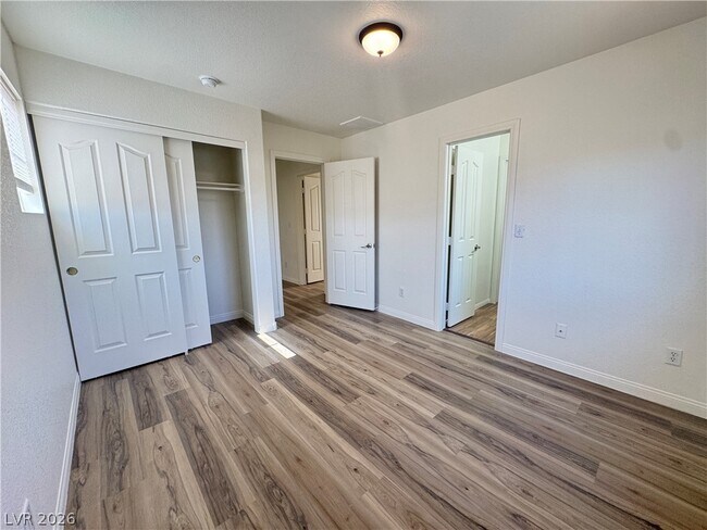 Building Photo - 1078 Country Skies Ave