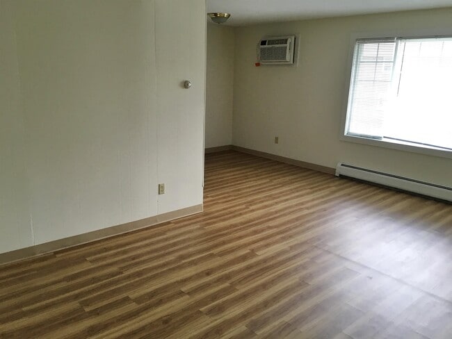 Building Photo - 3861 Brown Ave