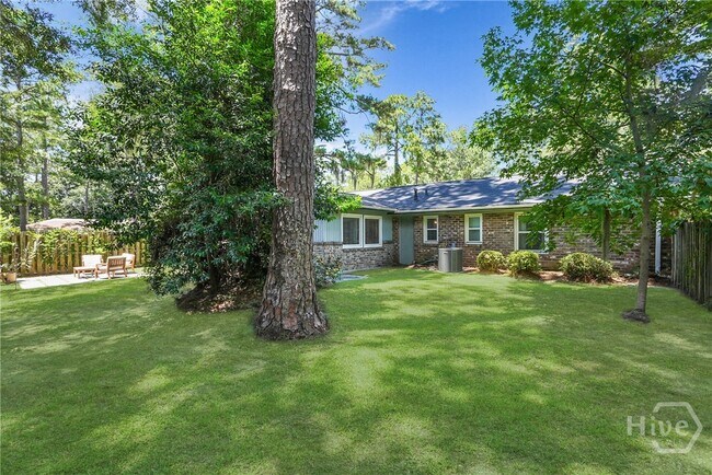Building Photo - 9 Hillyer Dr