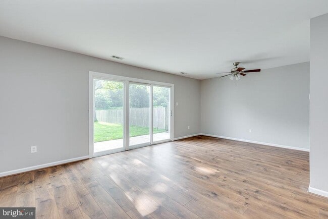 Building Photo - 6204 Red Haven Dr