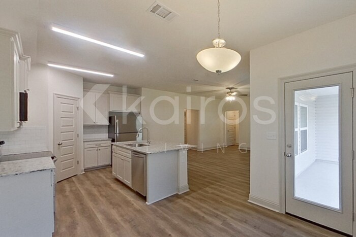 Building Photo - 8049 Hendrick Dr