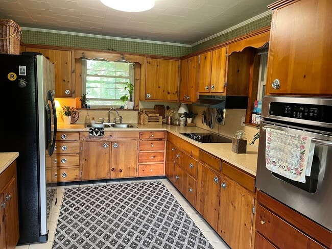 Building Photo - 2/2 Mtn Top Getaway - Huge Screened Porch w/ Stone Fireplace