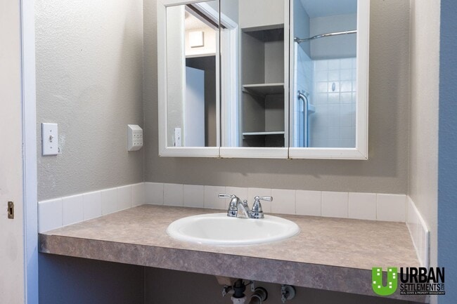 Building Photo - Great 3 bedroom 2 bathroom townhome for rent in South Spokane Valley