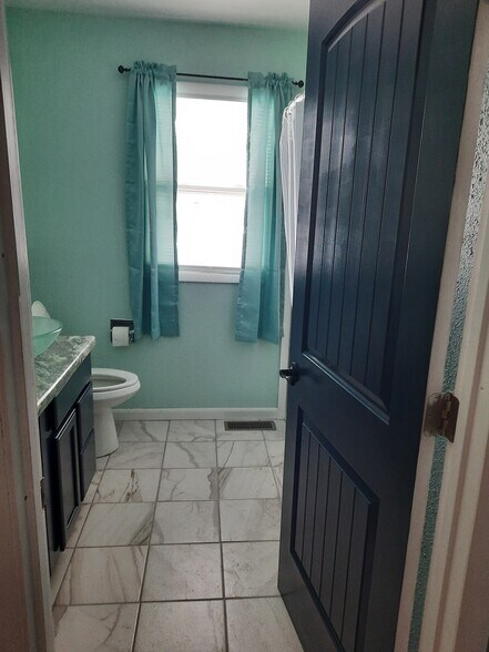 Bathroom - 40016 Linden Dr