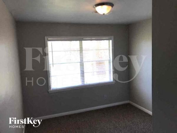 Building Photo - 3105 McKinney Dr