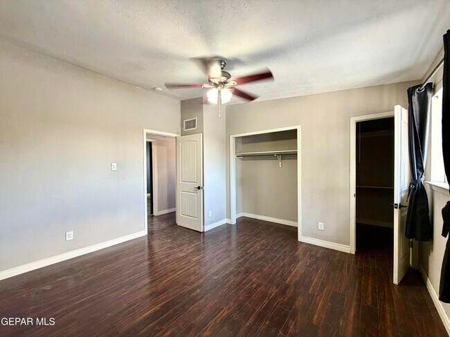 Building Photo - 11105 La Quinta Pl