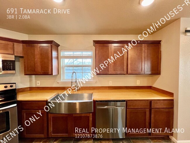 Building Photo - 691 Tamarack Dr