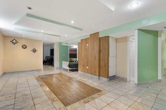 Building Photo - 8201 S Komensky Ave