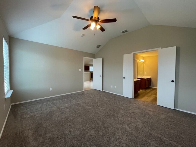 Building Photo - COMING SOON - 3 BEDROOM 2 BATH HOME IN SW ...
