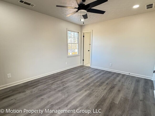 Building Photo - 1330 Hillcrest Dr