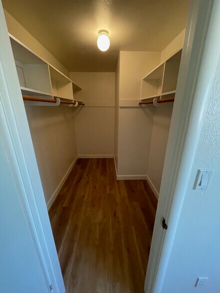 Building Photo - 6940 Los Cerros Dr