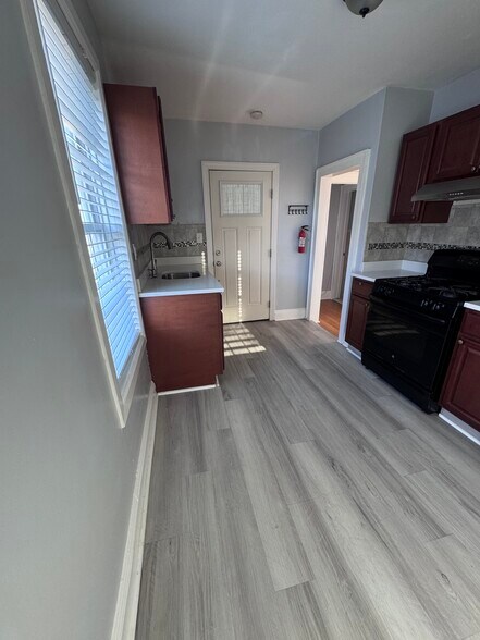 Building Photo - 36 John St