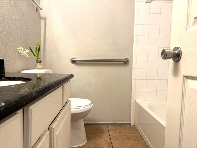 Building Photo - 8915 Canton Park Ln