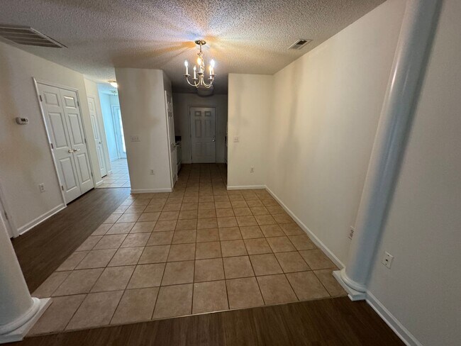 Building Photo - 11371 Clubhaven Pl