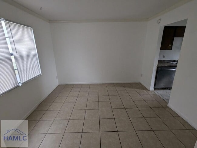 Building Photo - 817 Lesa St