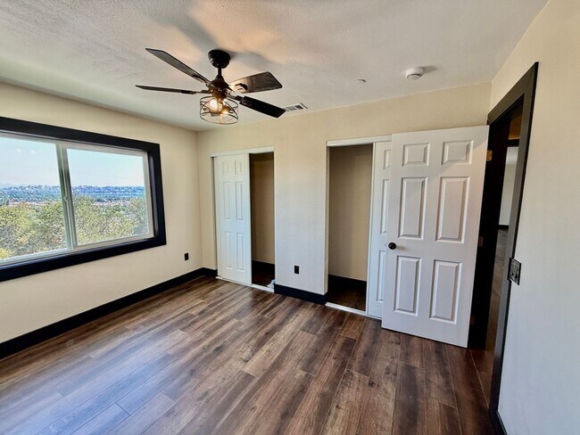 Building Photo - 15178 Darnell Dr