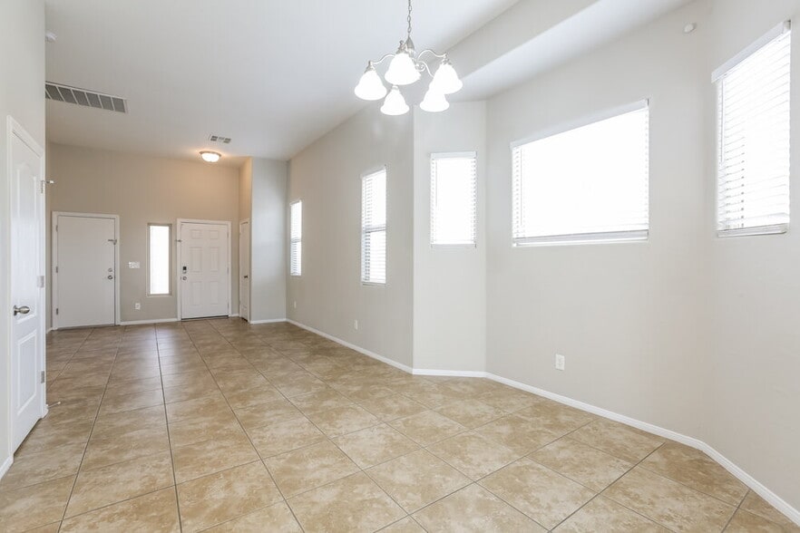 Building Photo - 712 Bridgeford Ct