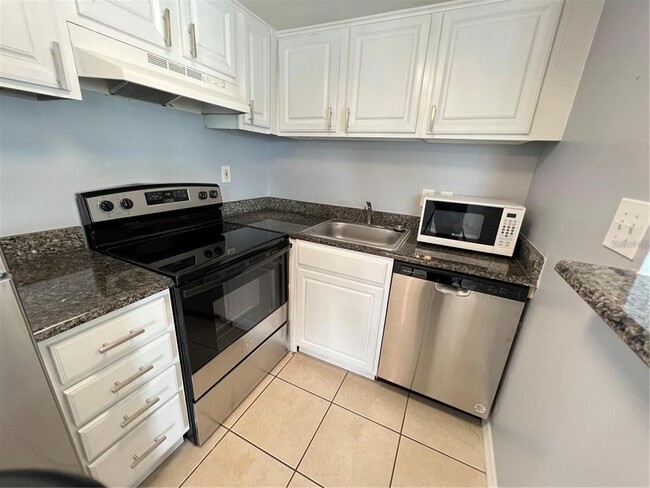 Building Photo - 2535 N Alafaya Trail