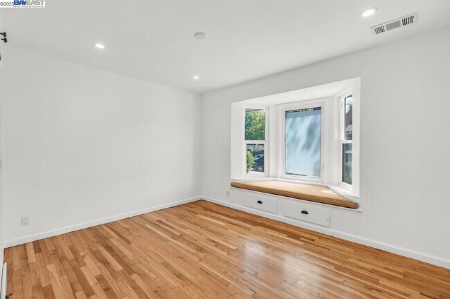 Building Photo - 38848 Bell St