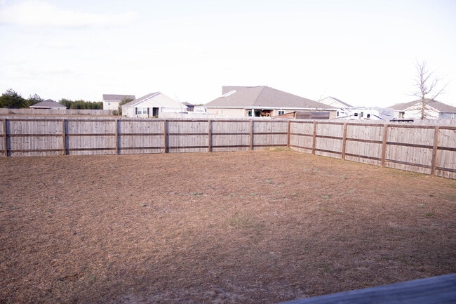 Building Photo - 228 Lockwood Way E