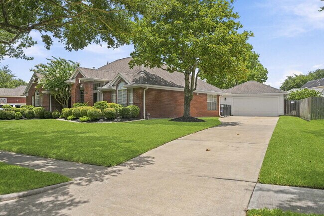 Building Photo - Refreshed 4-Bedroom in New Territory with New Paint, New Floors, and Lawn Care Included.