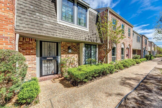 Primary Photo - 6307 Del Monte Dr