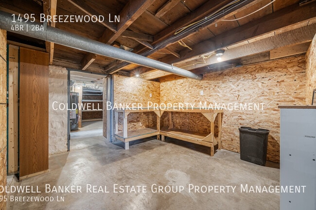 Building Photo - 1495 Breezewood Ln