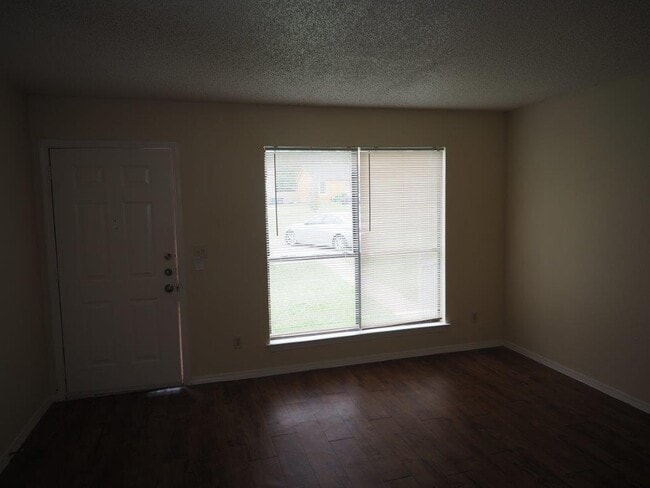 Building Photo - 124 Hillside Dr