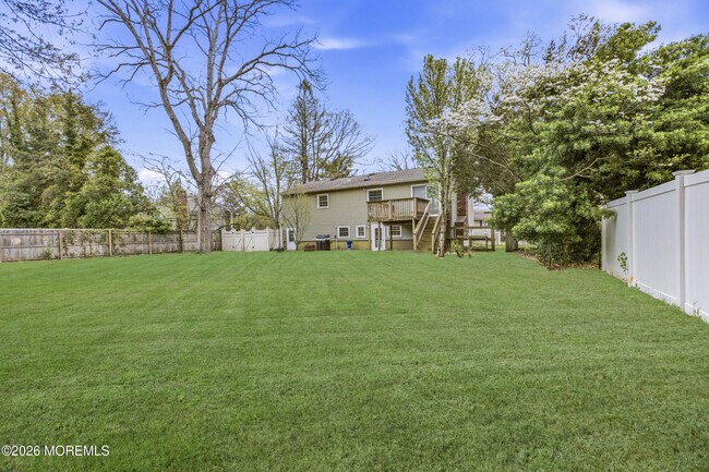 Building Photo - 536 River Dr