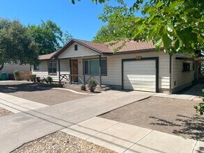 Building Photo - <b> Refreshed Three Bedroom Central Sparks...