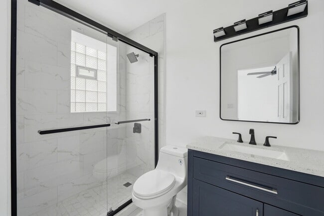 Building Photo - 2618 W Augusta Blvd