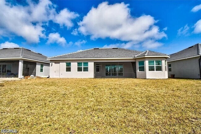 Building Photo - 7796 Lakes Edge Ln
