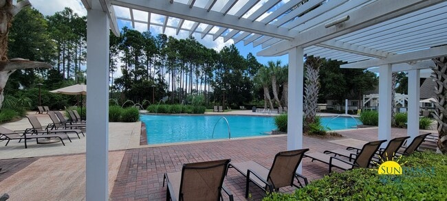 Building Photo - Charming 3BR Home with really great neighborhood perks!