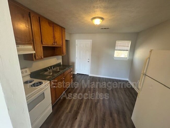 Building Photo - 405 E Central Ave