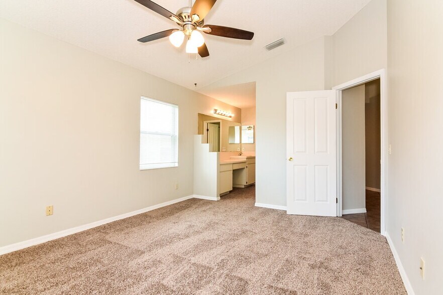 Building Photo - 704 Sand Ridge Dr