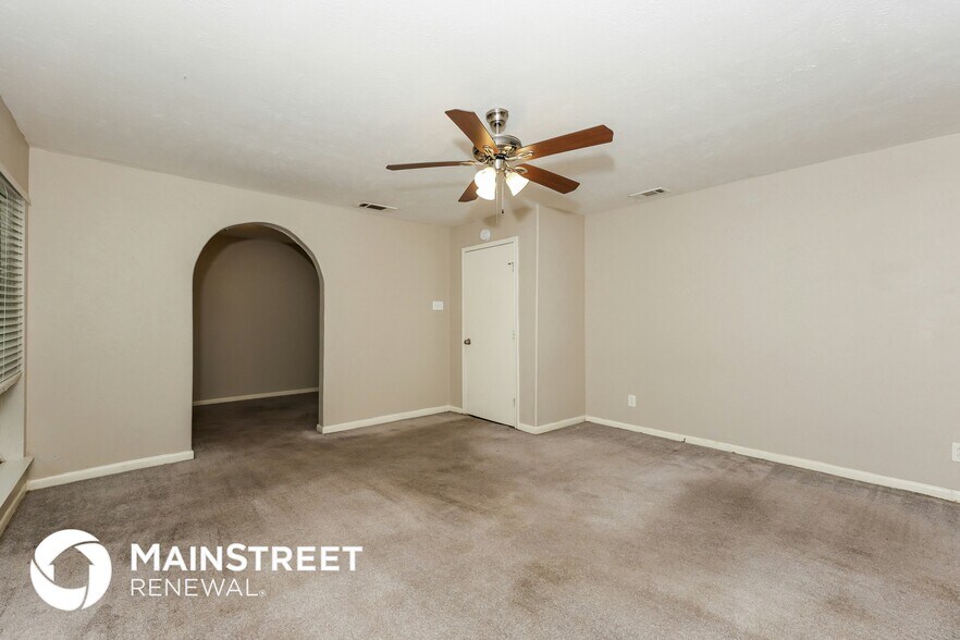 Building Photo - 1706 Enchanted Ln