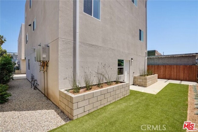 Building Photo - 1821 S New England St