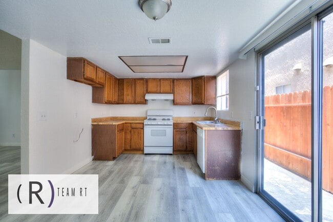 Building Photo - A Spacious Condo with a Quiet Community